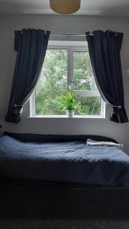Small Single Room Letterkenny Extérieur photo