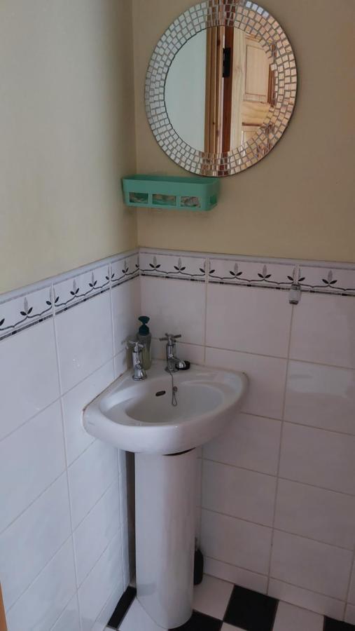 Small Single Room Letterkenny Extérieur photo